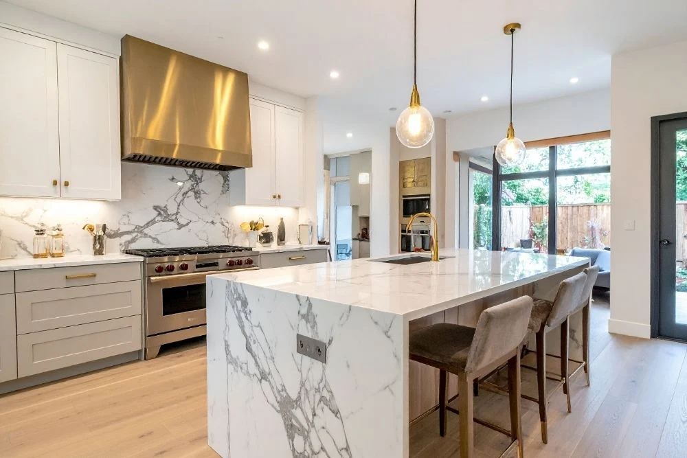 Stone Splashback in Kenya vs Upstand: Which Kitchen Detail Should You Choose?